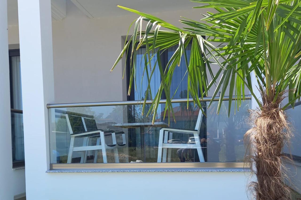 Armonia Luxury Suites Vrasná Esterno foto