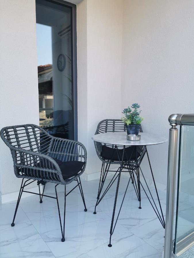 Armonia Luxury Suites Vrasná Esterno foto