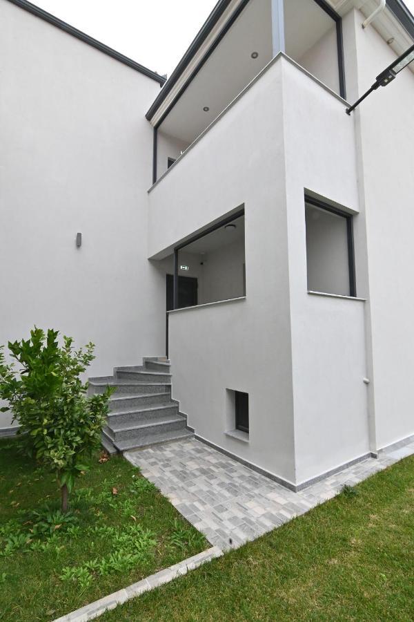 Armonia Luxury Suites Vrasná Esterno foto